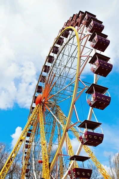 Ferris wheel - verticale weergave — Stockfoto