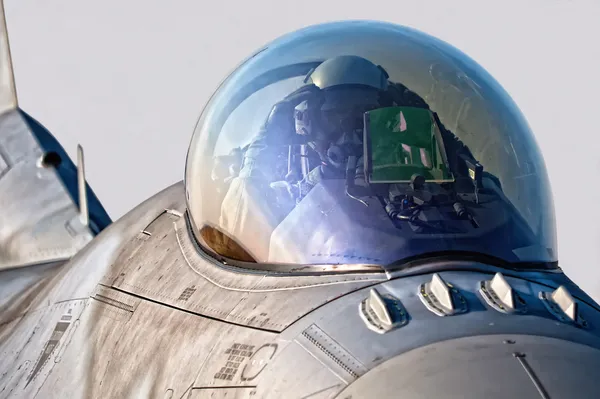 F-16 冠 — 图库照片