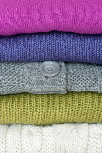 Färgglada stickade tröjor — Stockfoto