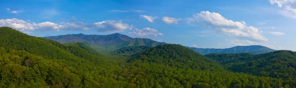 Panorama de montaña ahumado — Foto de Stock