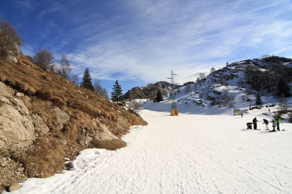 स्कीइंगसाठी डोंगर — स्टॉक फोटो, इमेज