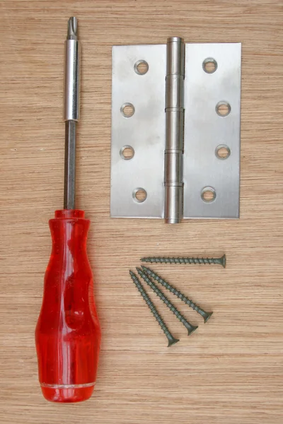 Hinge and screwdriver. — Stock Photo, Image