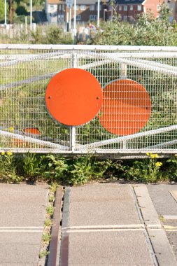 terkedilmiş hemzemin.