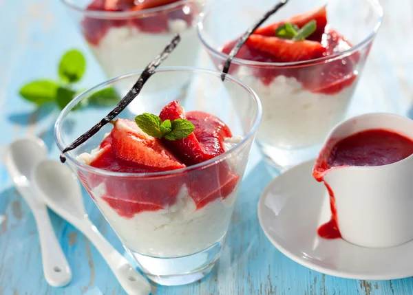 Rice pudding with strawberry — Stock Photo, Image