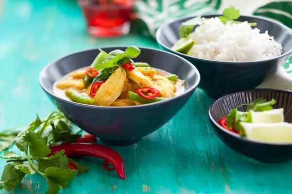 Pollo al curry con arroz —  Fotos de Stock