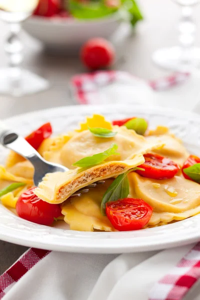 stock image Ravioli with tomatoes and basil