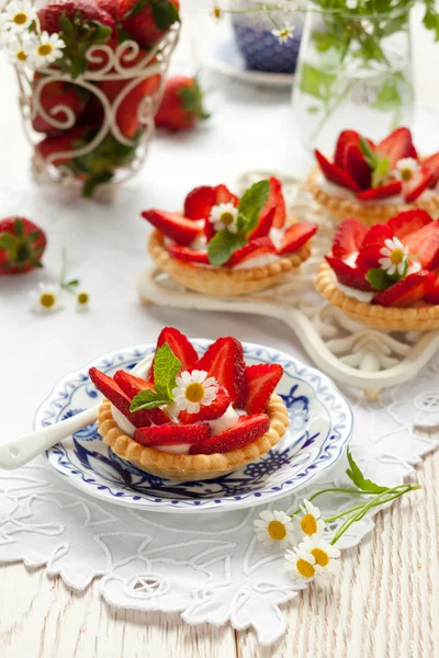 Tartlets with strawberry — Stock Photo, Image