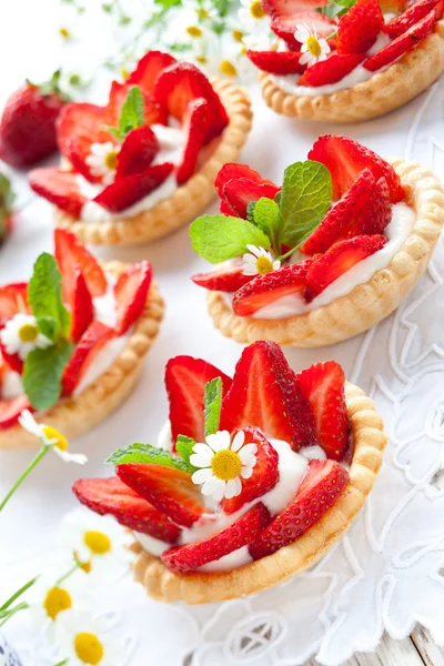 Strawberry tartlets — Stock Photo, Image