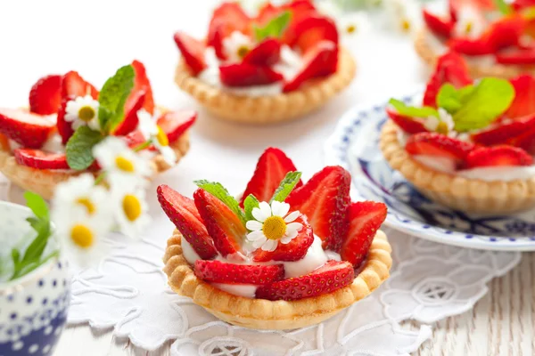 Strawberry tartlets — Stock Photo, Image