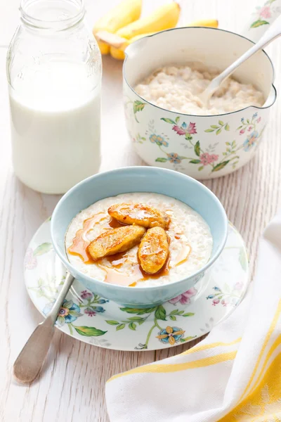 Porridge with bananas — Stock Photo, Image