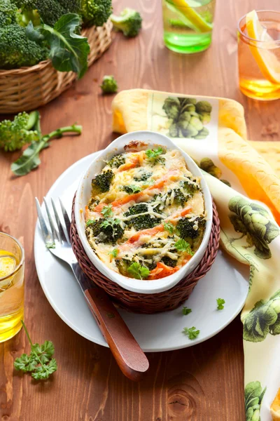 Broccoli and salmon gratin — Stock Photo, Image