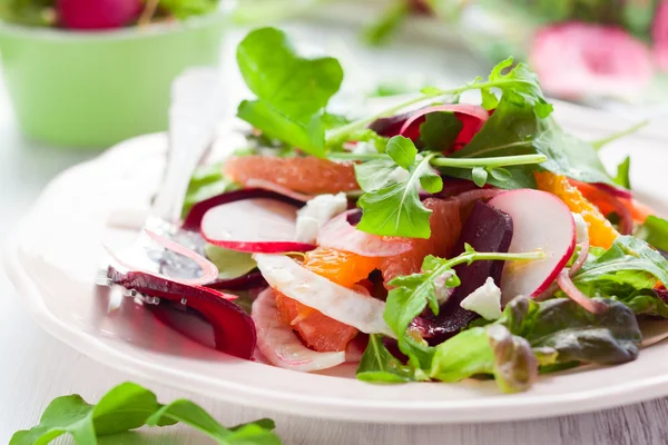 Rode bieten salade — Stockfoto