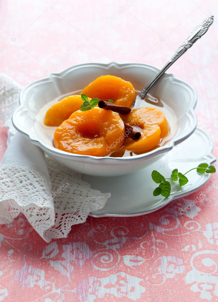 Peaches in syrup