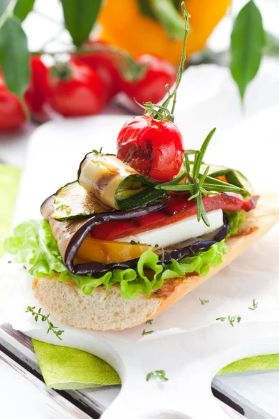 Grilled vegetables on toast — Stock Photo, Image