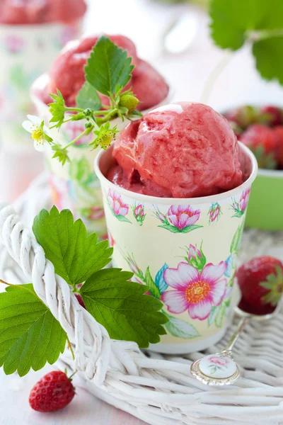 Glace aux fraises — Photo