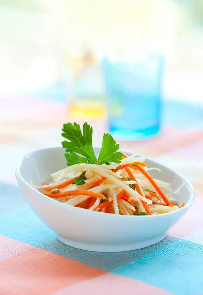 Salad Kohlrabi dan wortel — Stok Foto