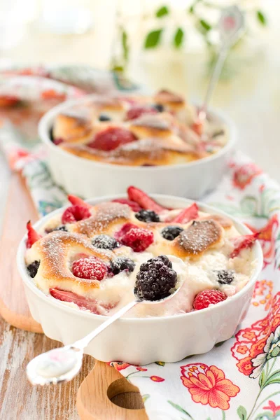 Fruit pudding(clafoutis) with berry — Stock Photo, Image