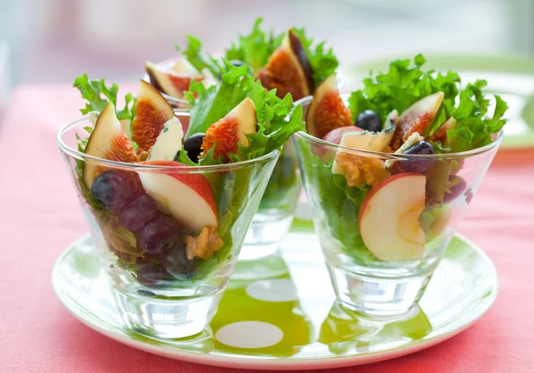 Salade aux fruits et fromage — Photo