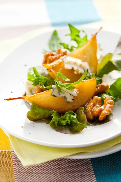 Salad with pears and blue cheese — Stock Photo, Image