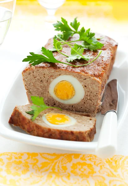 Pão de carne com ovos cozidos — Fotografia de Stock