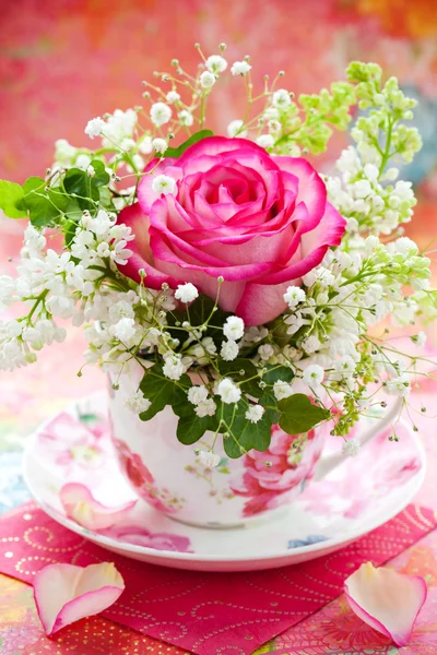 Flores en una taza — Foto de Stock