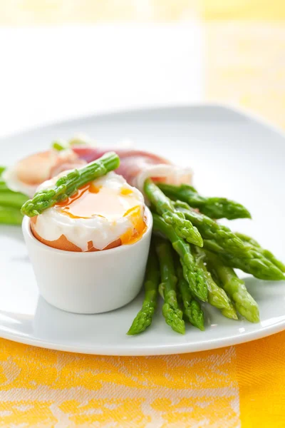 Asparagus ,egg and ham — Stock Photo, Image