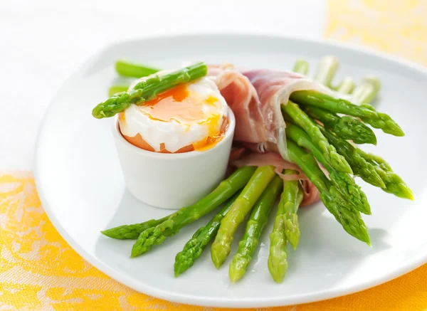 Asparagi, uova e prosciutto — Foto Stock