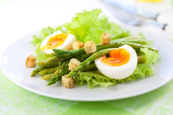 Salat mit Spargel — Stockfoto