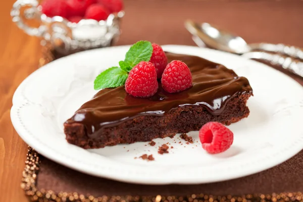 Chocolate cake with raspberry — Stock Photo, Image