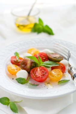 Caprese salatası