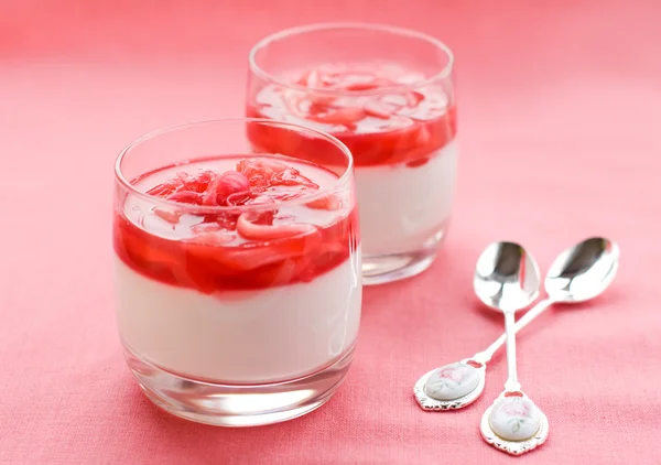 Crème de coco à la rhubarbe — Photo