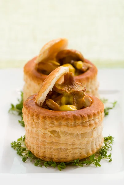 Vol-au-vents filled with mushroom — Stock Photo, Image