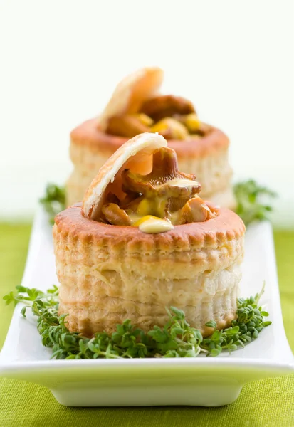 Vol-au-vents filled with mushroom — Stock Photo, Image