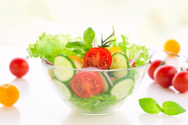 Domates ve salatalık salatası.