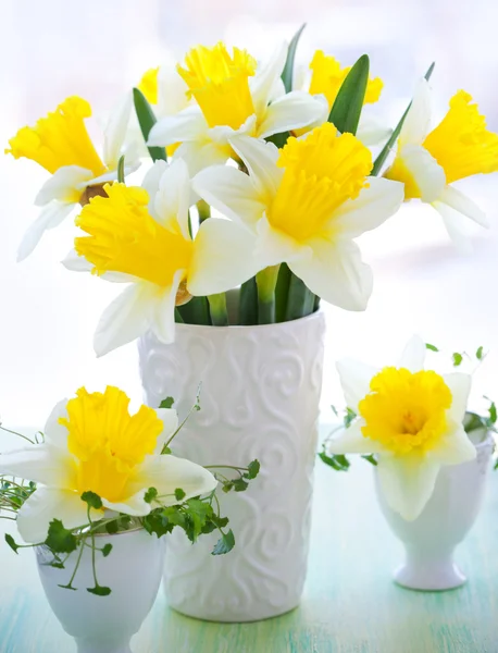 stock image Narcissi in vase and eggcups