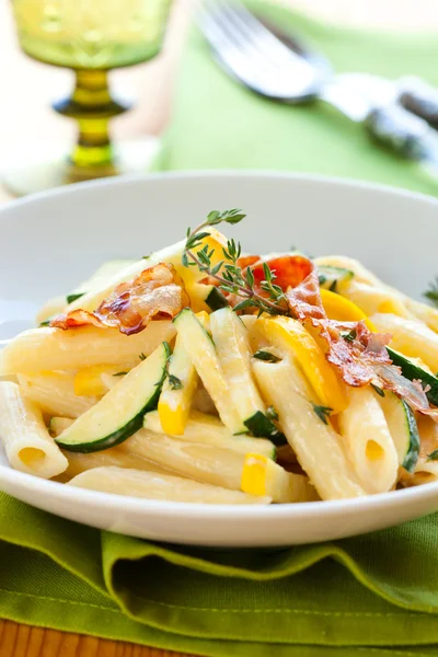 Courgette pasta carbonara — Stock Photo, Image