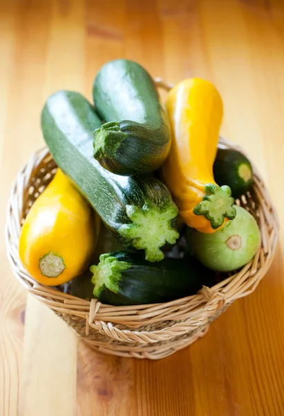Cukinia żółta i zielona — Zdjęcie stockowe