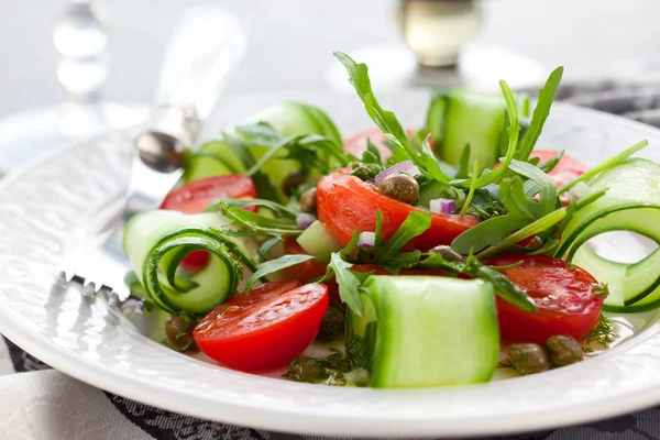 Lososa a zelenina salát — Stock fotografie