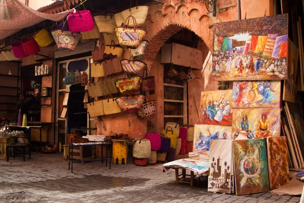 Oude medina kunst straat winkel, Marrakech, Marokko — Stockfoto