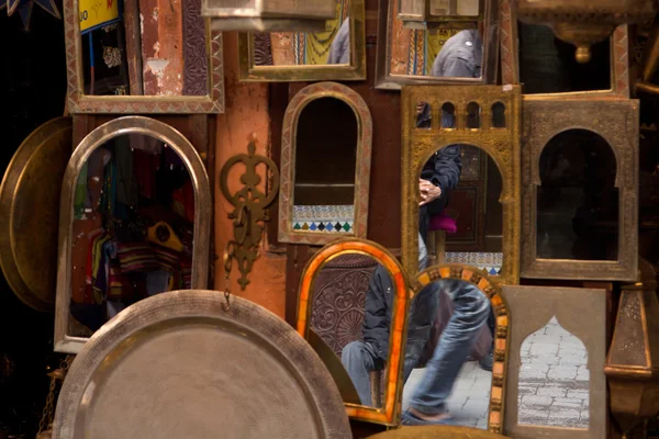 Зеркала, расположенные в Старой Медине, Марракеш — стоковое фото