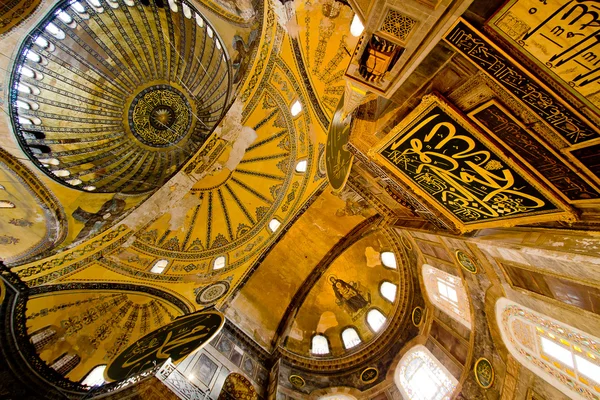 Wewnątrz świątyni hagia sophia Meczet w Stambule — Zdjęcie stockowe