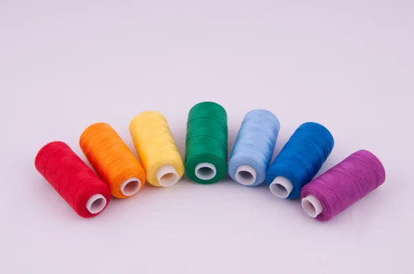 Threads in Babin on a white background. All the colors of the rainbow — Stock Photo, Image