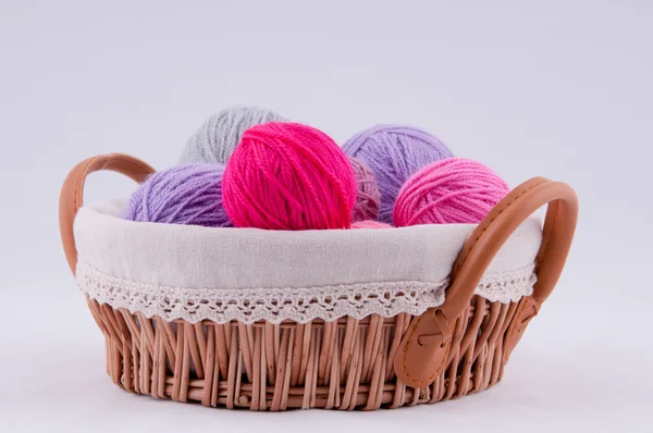A ball of yarn for knitting in the basket on a white background — Stock Photo, Image