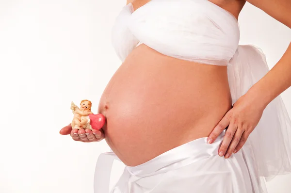 A imagem de uma mulher grávida com um anjo na minha mão emb — Fotografia de Stock