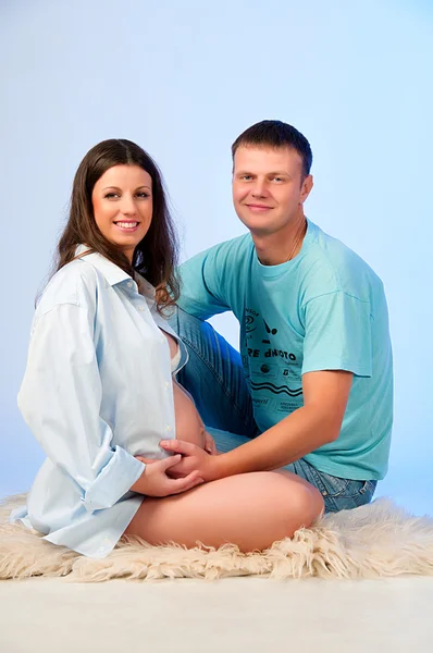 Ждем возвращения семьи. Муж и беременность — стоковое фото