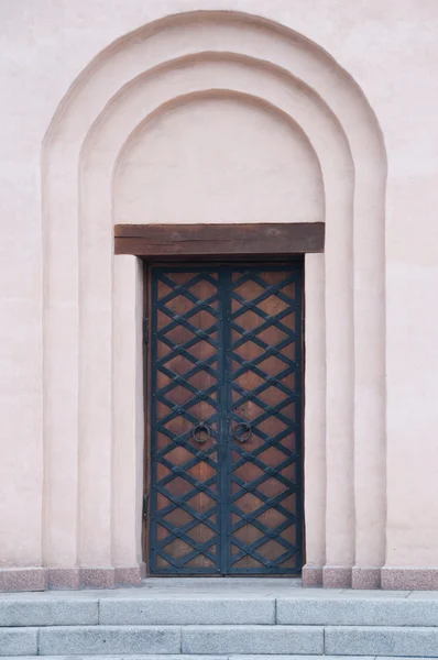 古いドアおよび階段。古い議会の入り口. — ストック写真