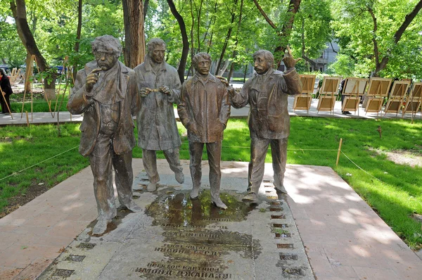 Yerevan. Monument to the main characters of the movie "Men" — Stock Photo, Image