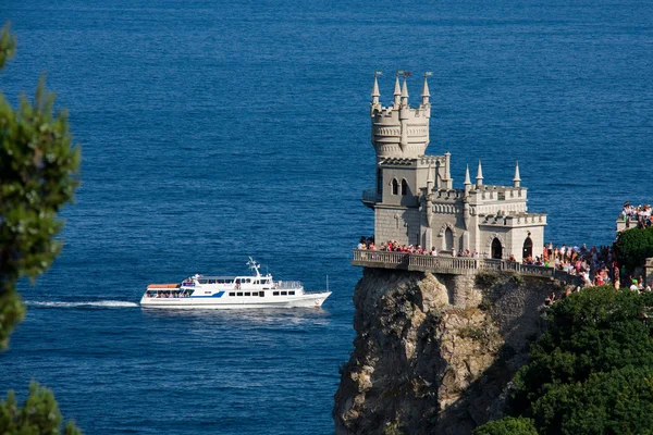 Swallow's Nest against the sea — Stock Photo, Image