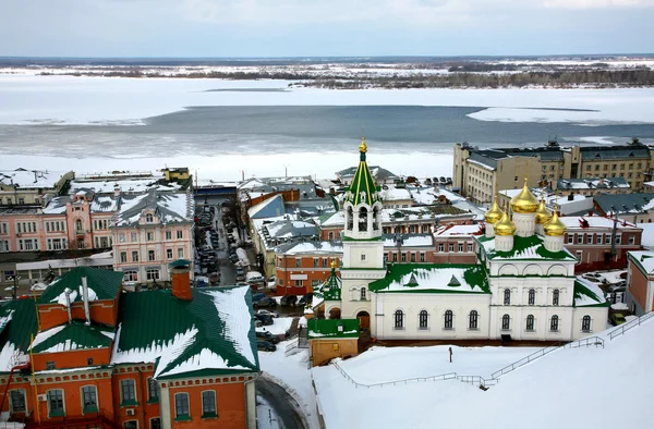 Vista de abril Natividad de la Iglesia de Juan el Precursor Nizhny Novgorod — Foto de Stock