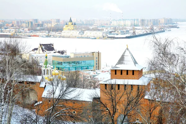 Vista de invierno de Arrow (Strelka) desde el Kremlin de Nizhny Novgorod — Foto de Stock